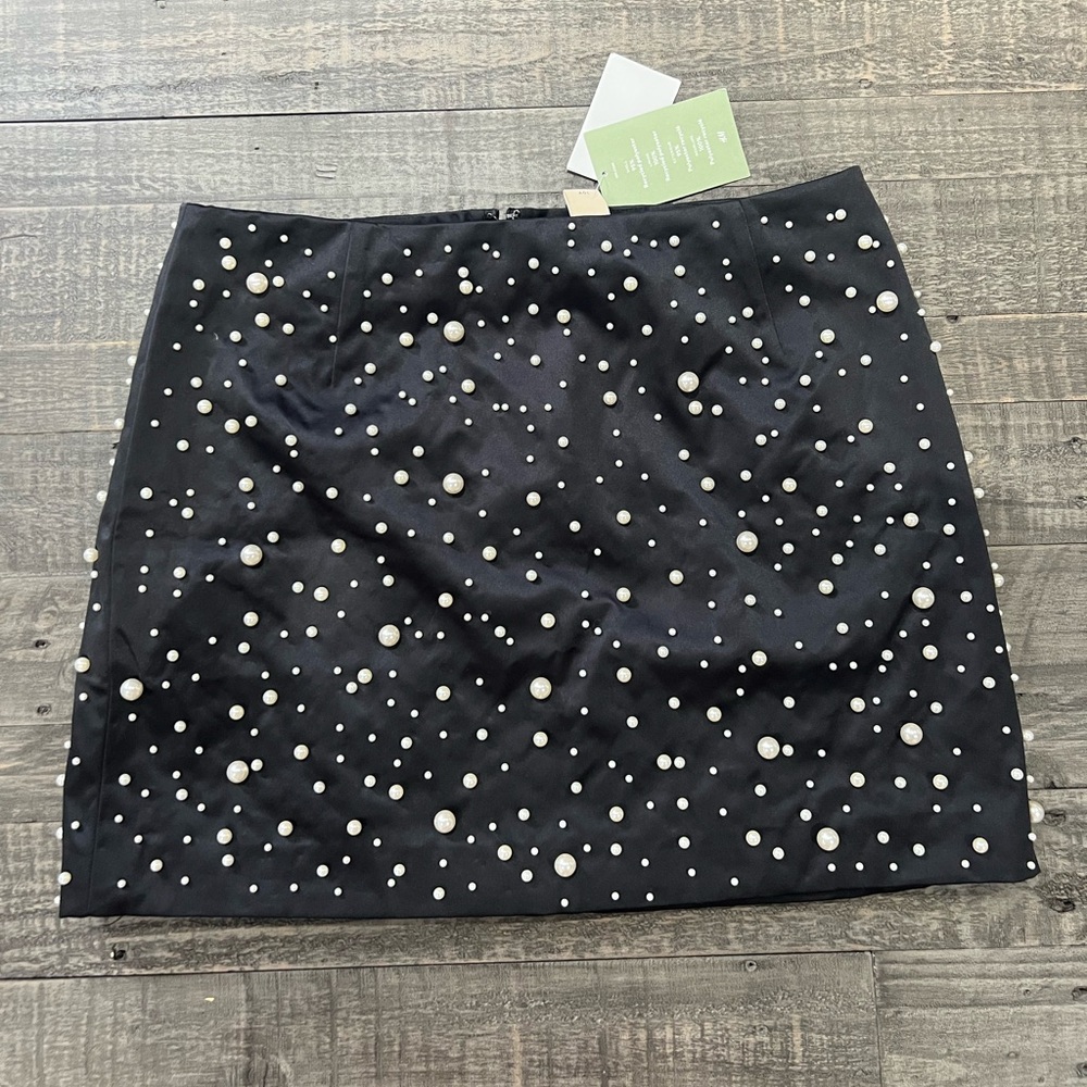 NWT Satin pearl skirt size 10 🖤